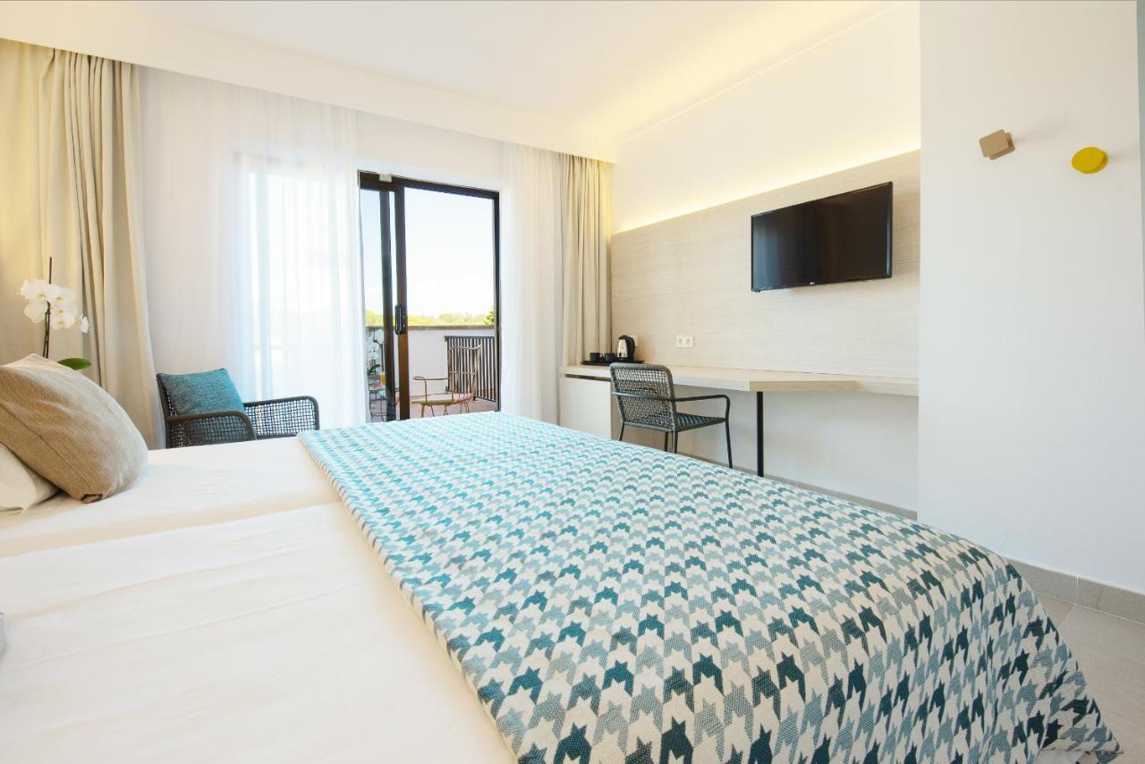 Hotel Playa Mondrago Porto Petro  Exterior photo