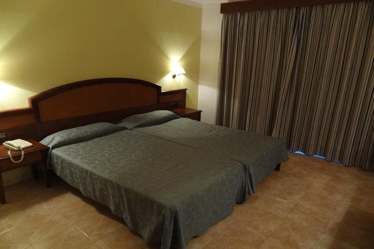 Hotel Playa Mondrago Porto Petro  Exterior photo